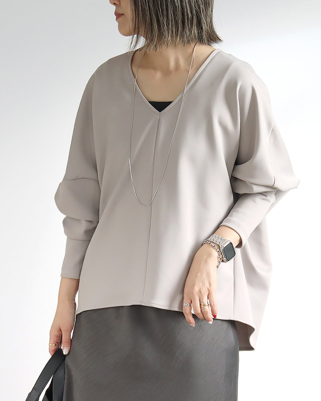 ポンチVネックプルオーバー