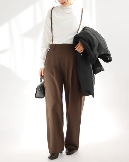 あったかくオシャレに！サス付き大人シンプルコーデ2点セット