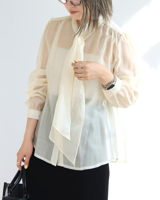 シアーボウタイブラウス