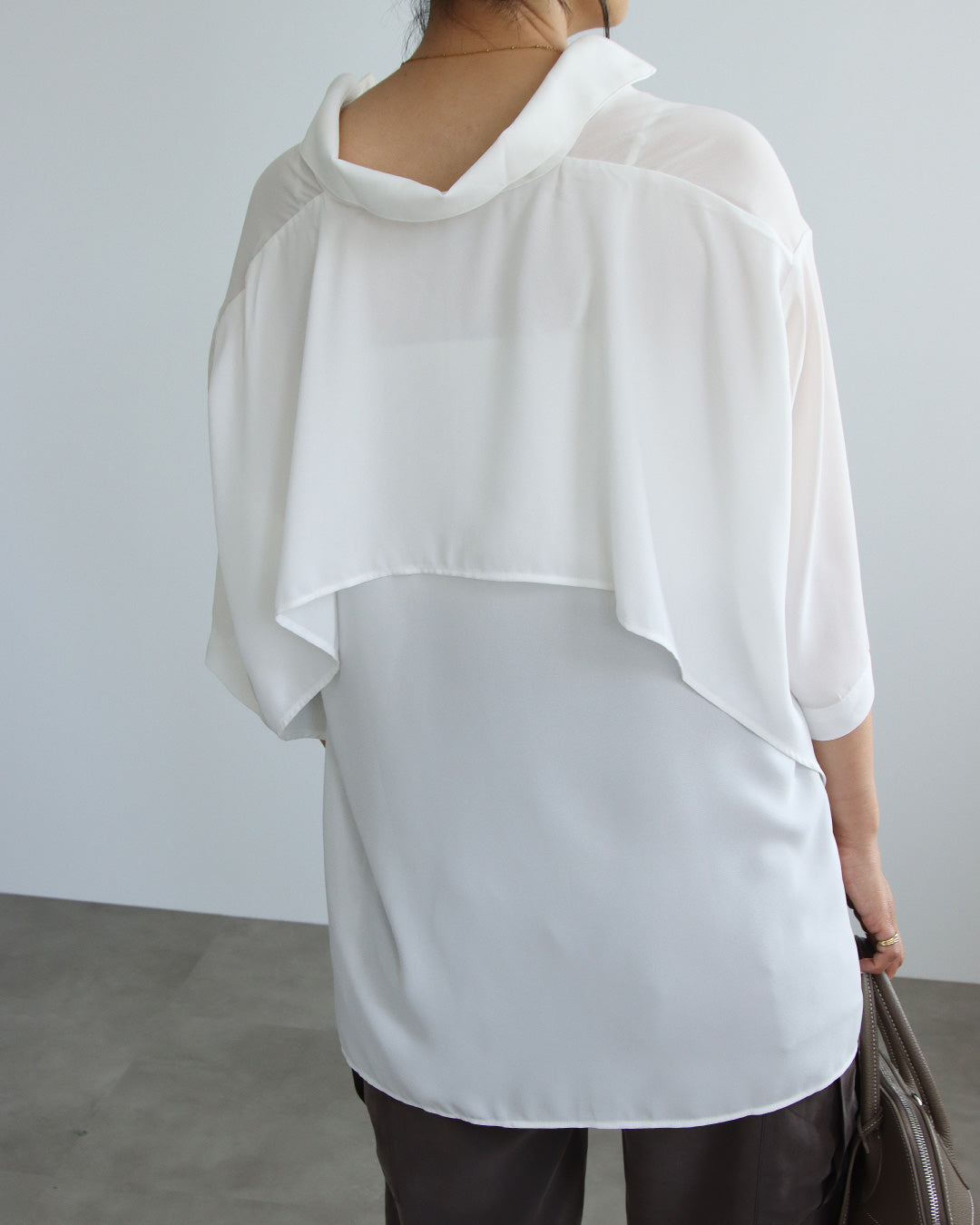 バックレイヤードシフォンシャツ