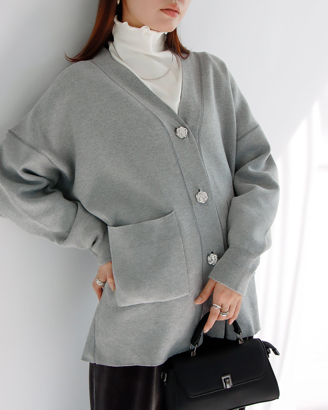 Vネックニットカーディガン